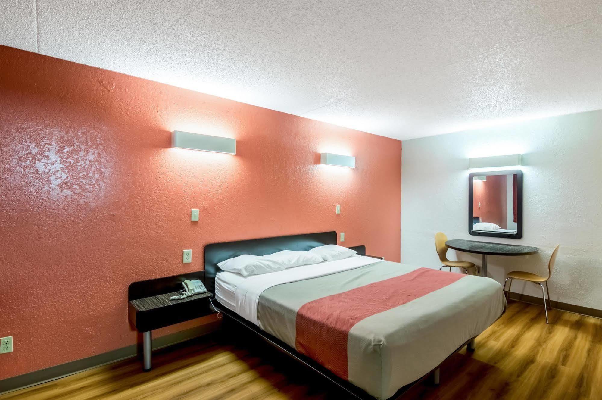 Econo Lodge Del City Exteriör bild