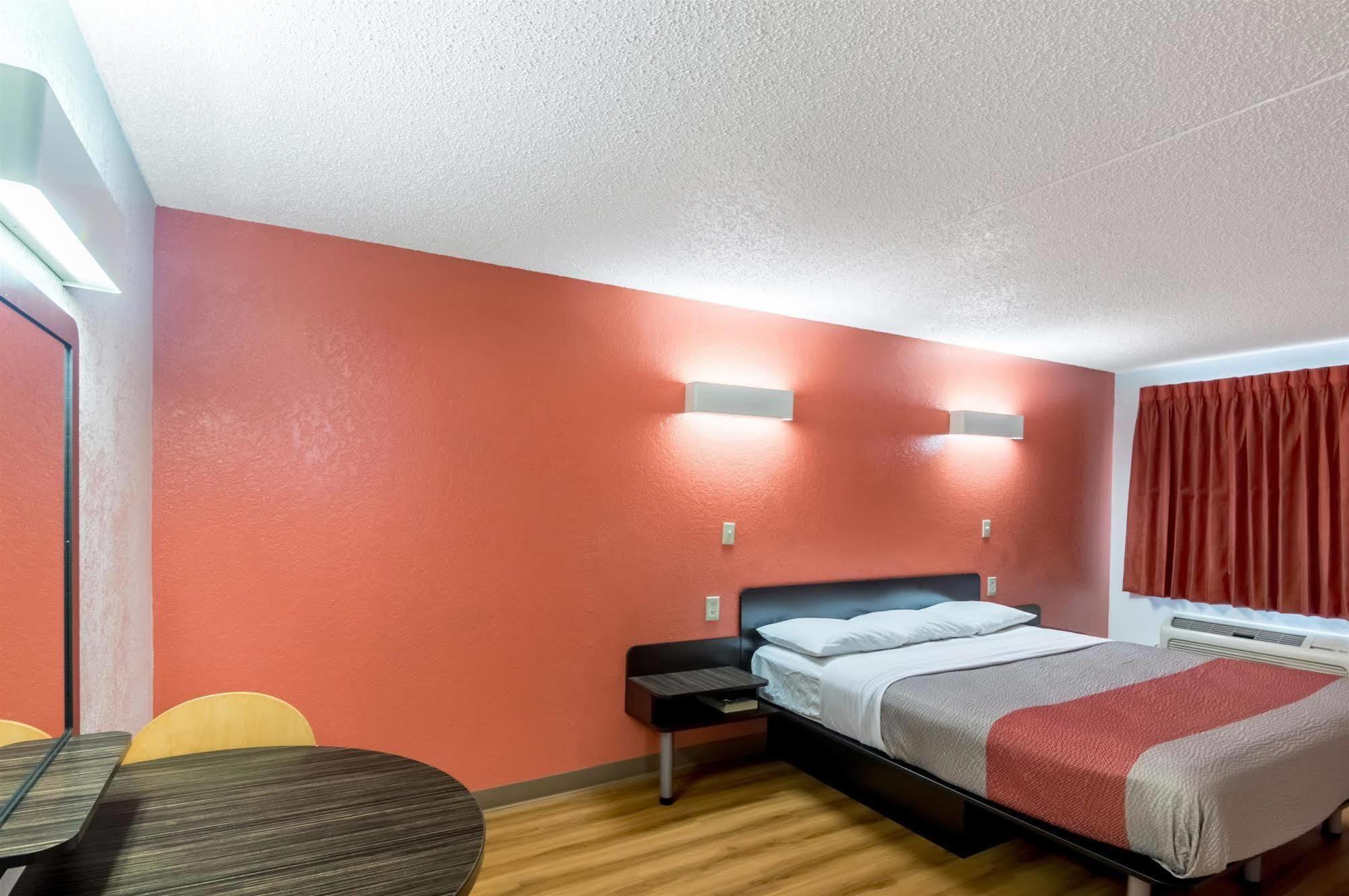 Econo Lodge Del City Exteriör bild